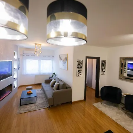 Apartment Queen - Private Parking Osijek Exterior photo