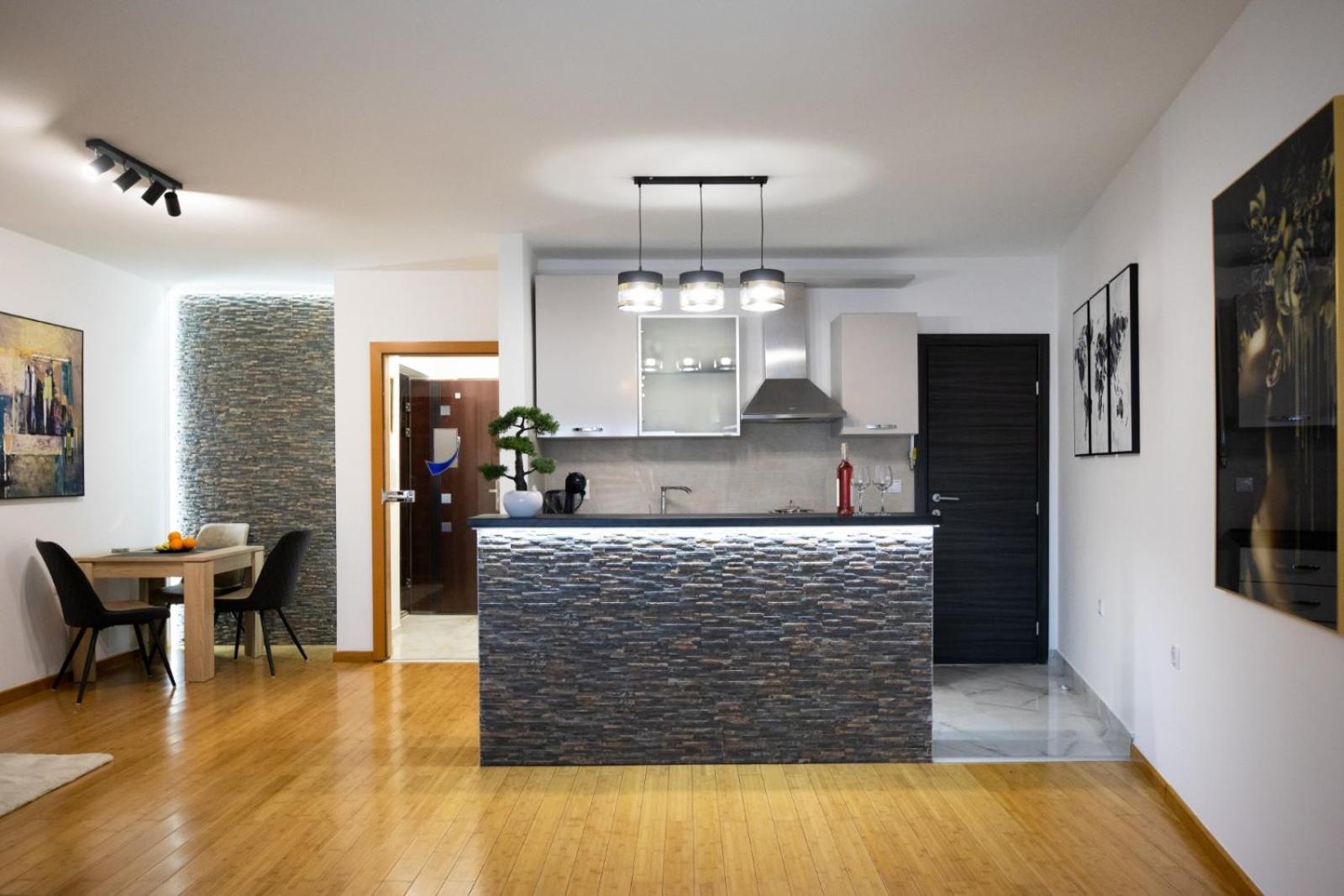 Queen - Private Parking Apartment *
